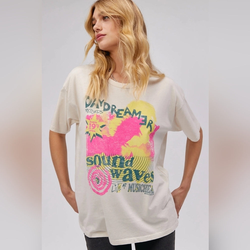 NWT Daydreamer Sound Waves Tee